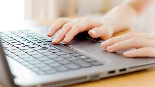 Вам стоит чистить клавиатуру чаще, чем сиденье унитаза – вот почему