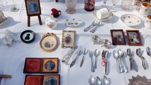 Антиквары назвали 8 предметов, которые они у вас не купят