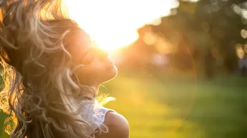 Лунный календарь стрижек на май 2026 года: лучшие даты для роста и укрепления волос