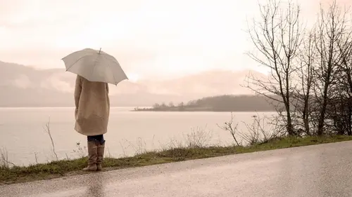 Одиночество в 40–50 лет не делает людей более жесткими: оно меняет их иначе