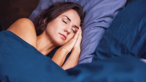 Кардиолог объяснил, опасно ли спать на левом боку