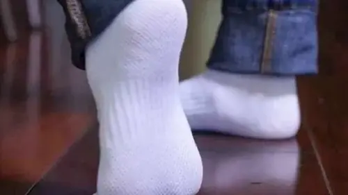 Лайфхак, как отстирать белые носки: достаточно правильно замочить