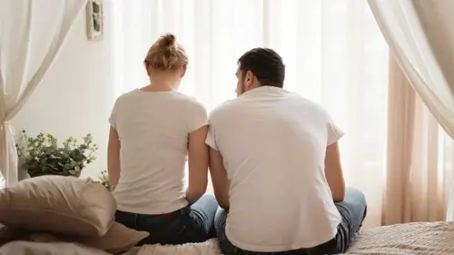 Человек-айсберг: 5 признаков того, что ваш партнер физически не способен на глубокие чувства