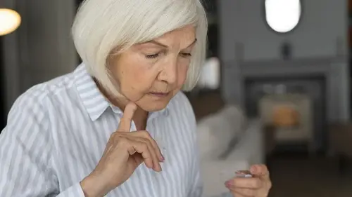 Как сохранить острый ум после 60: 5 привычек, спасающих память