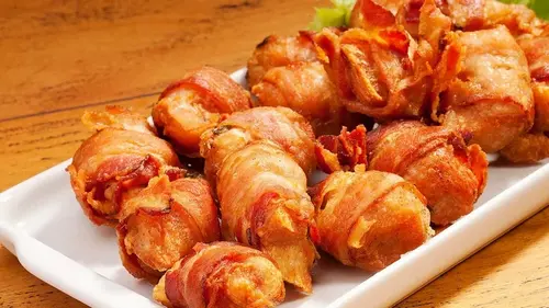 Куриное филе запеченное в беконе: рецепт эффектного горячего блюда