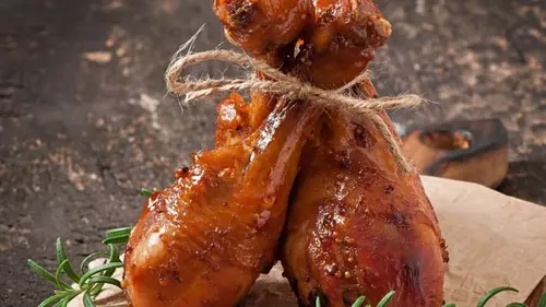 Вкуснее шашлыка: такие карамельные голени барбекю просто тают во рту