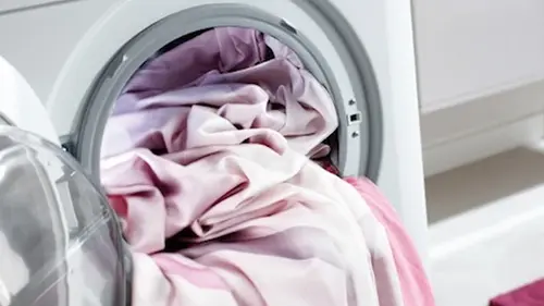 Секрет идеального постельного белья: как правильно стирать атласные простыни и наволочки