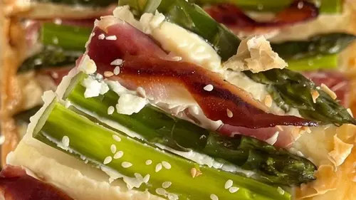 Пирог со спаржей и беконом: вкусный летний рецепт