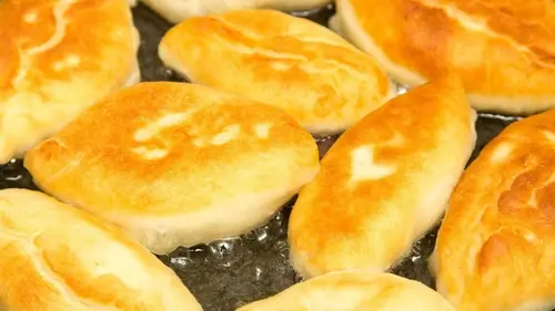 Пирожки с мясом, жаренные на сковороде: рецепт любимого блюда