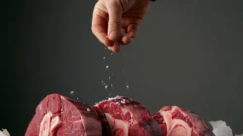 Когда солить разные виды мяса, чтобы оно не стало сухим после жарки