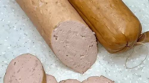 Нежная сливочная колбаса из курицы: как приготовить домашний мясной деликатес