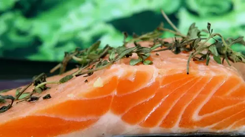 Названы 3 продукта, в которых витамина D еще больше, чем в лососе