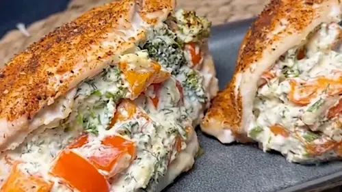 Куриное филе с сырной начинкой и брокколи: рецепт полезного ужина