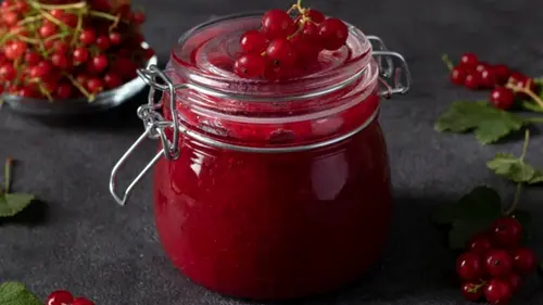 Красная смородина на зиму: рецепт без варки