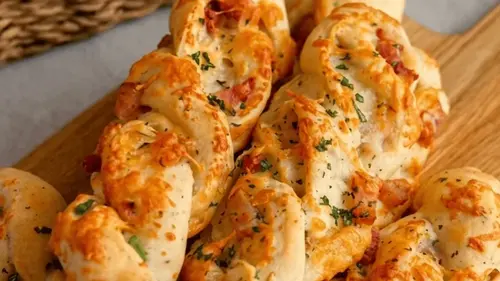 Булочки с беконом и моцареллой: рецепт ароматной выпечки