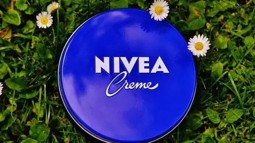 Для чего на самом деле нужен классический крем Nivea в синей бано...