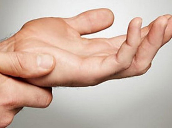 6 упражнений для облегчения боли в руках при артрите