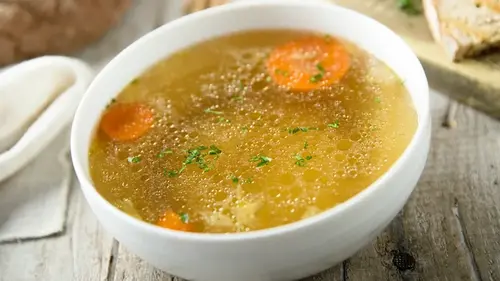 Не кладите овощи сразу в воду: одна хитрость сделает бульон гораздо вкуснее