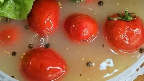 Маринованные помидоры на зиму: рецепт, как из детства