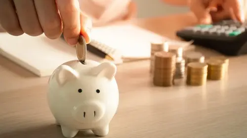 Почему деньги нельзя держать в одном месте: какую сумму опасно хранить в банке