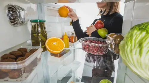 Один продукт может помочь избавиться от неприятного запаха в холодильнике: корейский метод