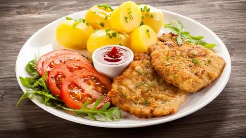 Это мясо часто используют для отбивных, но оно легко становится сухим и жестким