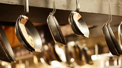 Эти два продукта с кухни могут спасти ржавую сковороду