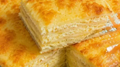 Соленый пирог с творогом, напоминающий вкус детства: простой рецепт