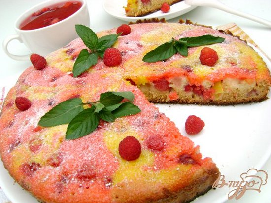 Летний медовый пирог с ягодами (рецепт)