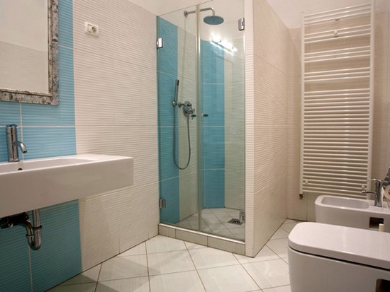 Что лучше иметь в ванной комнате - стандартную ванну, либо же душевую кабину?