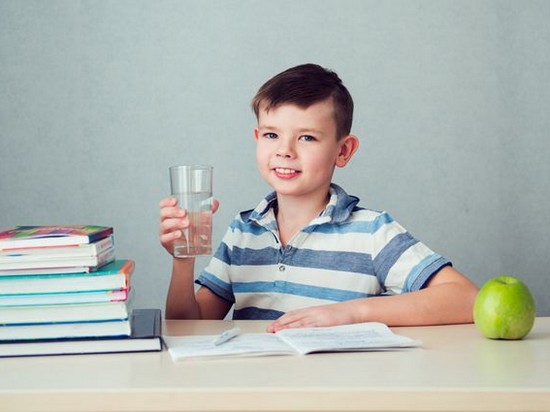 Почему школьникам необходимо пить много воды